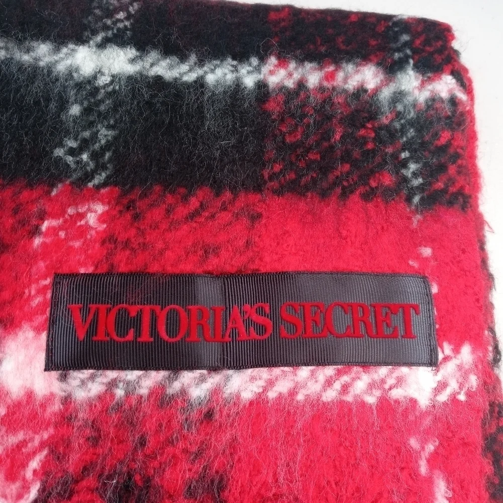 NWOT Victoria's Secret Plaid Neck Scarf